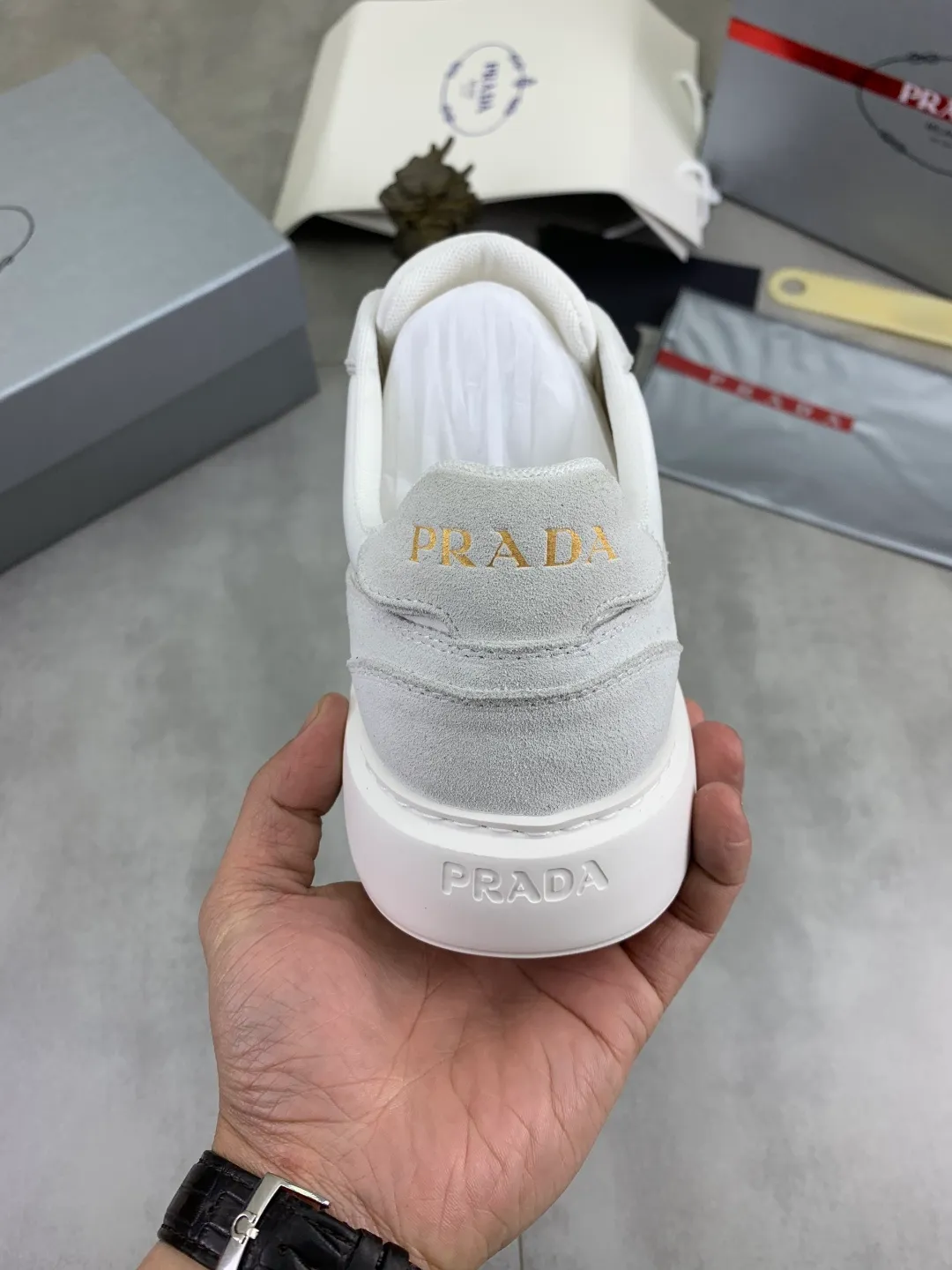 Men's men's shoes P560 💰【New style】Top quality, new popular models on the official website, which will never go out of style for a century, 🆘 The trendy brand (Prada) mainly promotes popular models, avant-garde and versatile fashionable men's shoes, privately molded, with cowhide splicing and 1:1 oil edge treatment... fashionable and simple, original imported cowhide with python skin, cowhide leather lining for feet; the atmosphere and personality are more fashionable, eye-catching and pursuing class. It will subvert the old idea and be a must-have for fashionistas who want to spend time with you! Must keep it! High-end comfortable and low-cost, high-end quality workmanship. Size: 38-45 4️⃣ colors available. full package